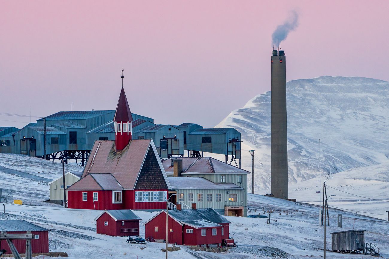 LongyearbyenSvalbardKirkeBy1.jpg